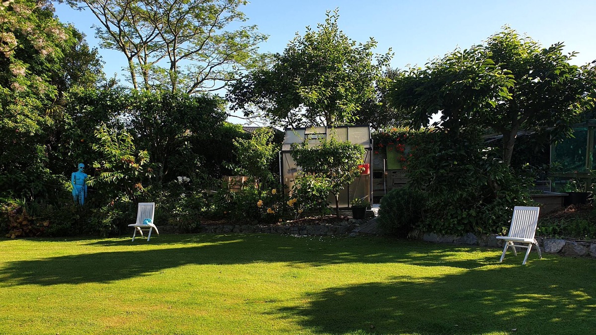 Waikanae Apartment | Close to everything (river, beaches, cafes) but so safe, private and peaceful