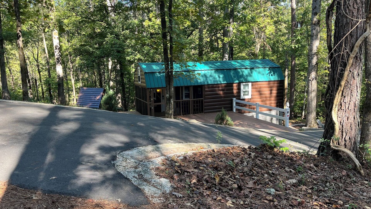 Groveoak Cabin | Close to everything—private launch one minute away—