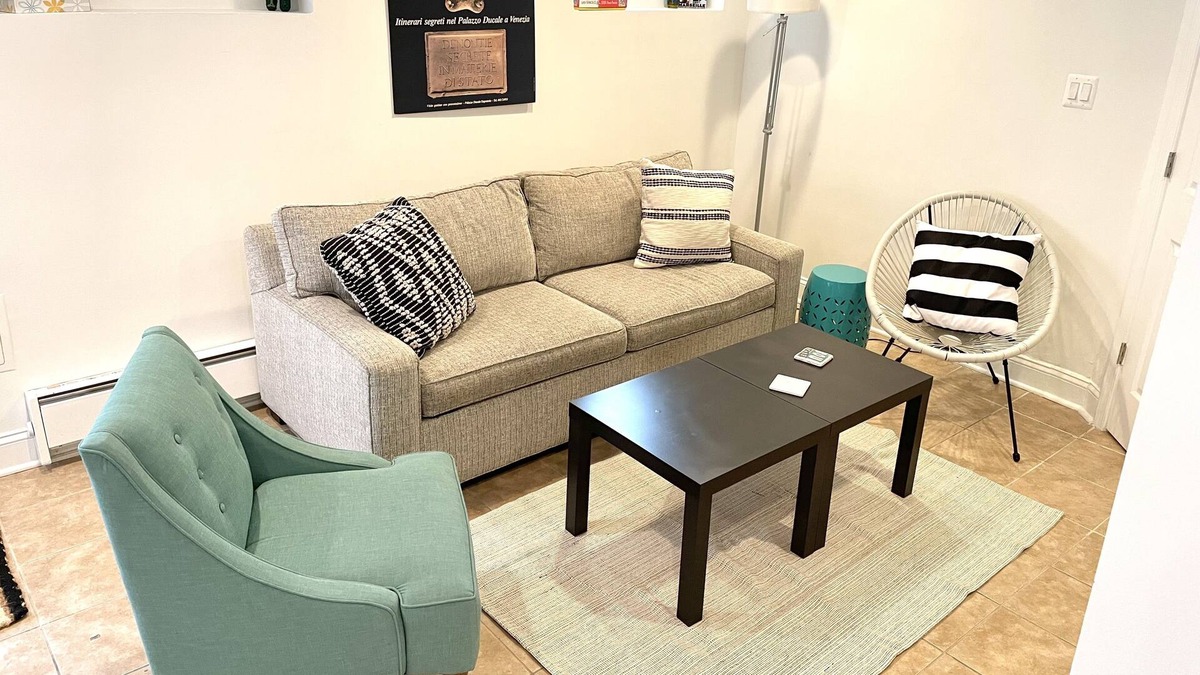 Park View Apartment | Close to Everything Comfortable English Basement Apartment