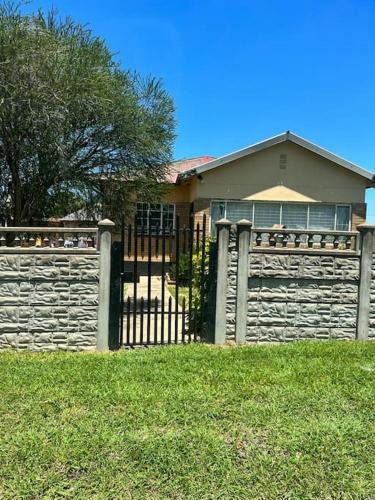 Ladysmith House | Close to everything yet Private!