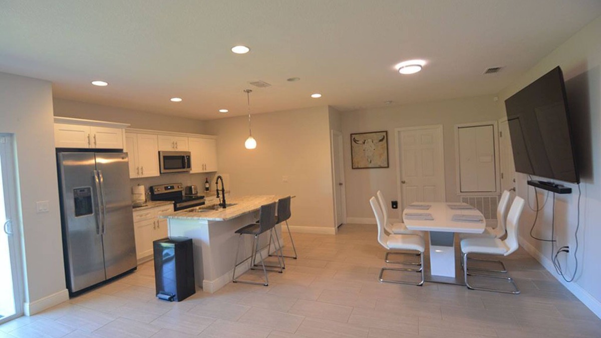 Deltona Lakes House | Close to everywhere you want to be