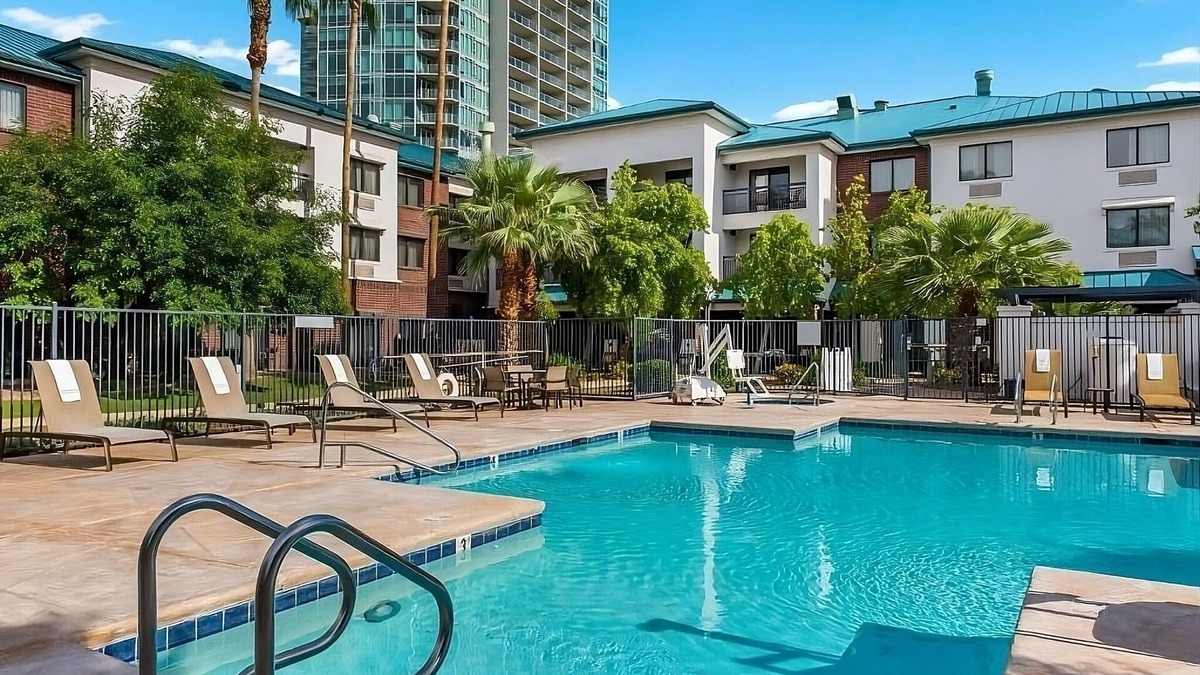 Tempe Hotel | Close to Gammage Lawn and Historic Palm Walk! Pets are Allowed, Swimming Pool!