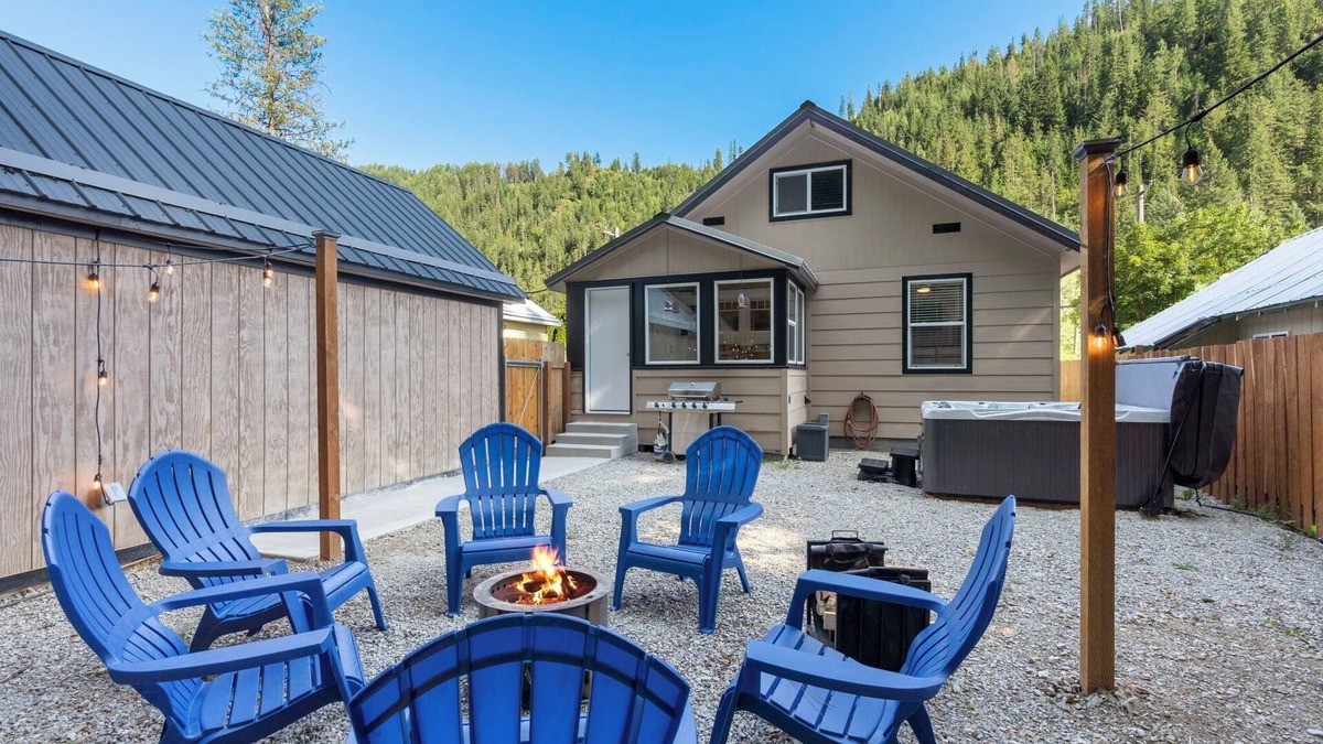 Wallace House | Close to Hiawatha Tr. and Skiing w/HOT TUB