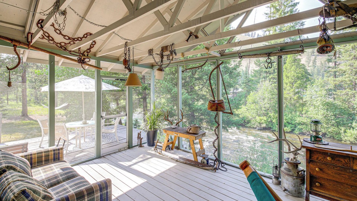Sula Cabin | Close to Hiking & Skiing: Serene Sula Cabin