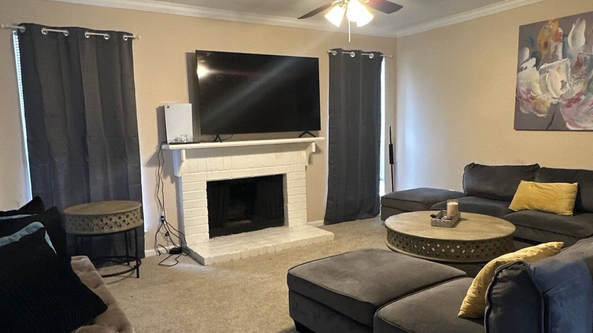 Atascocita House | Close to Houston-Bush airport! Family sized townhome on golf course