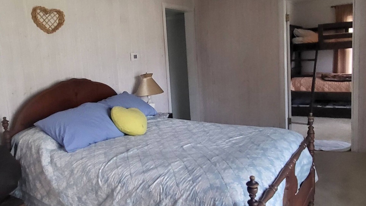 Niles House | Close to it all at the Stateline! 10 minutes from many attractions