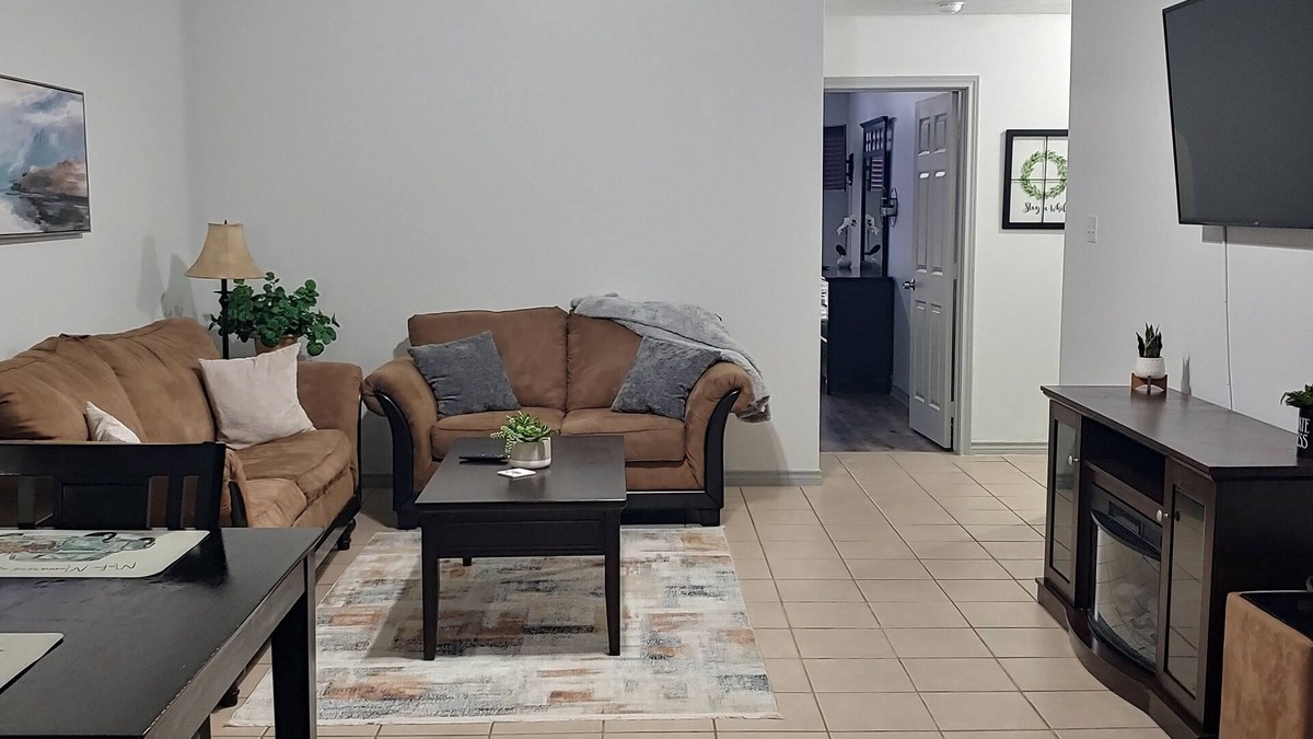 College Station House | Close to Kyle Field and Midtown Park, Texas A&M, Chili fest in Snook, Tx.