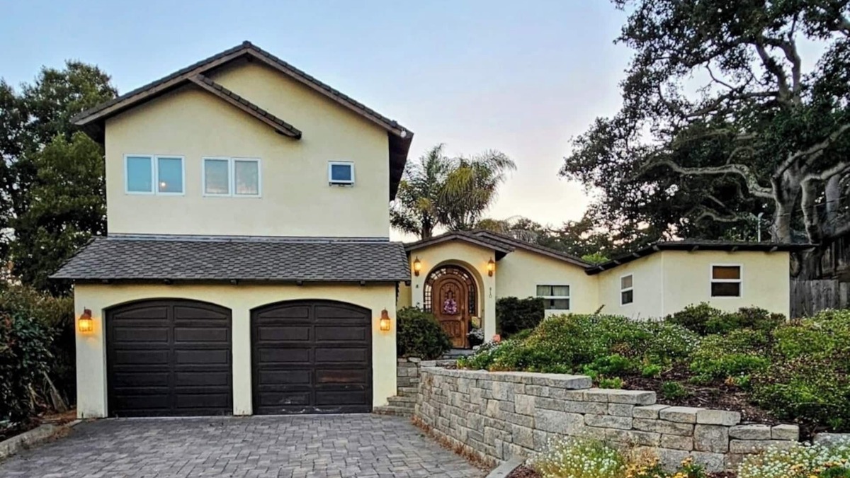 Del Rey Oaks House | Close to Laguna Seca Raceway, beach, airport, aquarium and golf courses