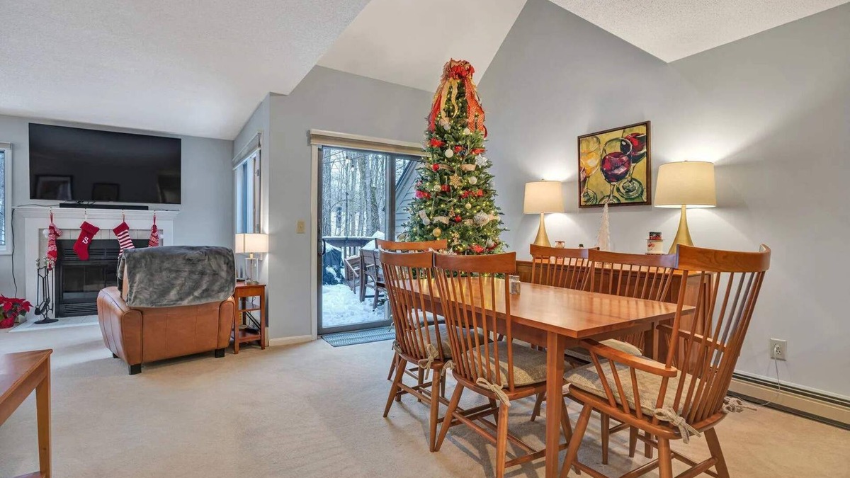 West Hartford Condo | Close to Lake & Golf & Pool | Newton Village 2C