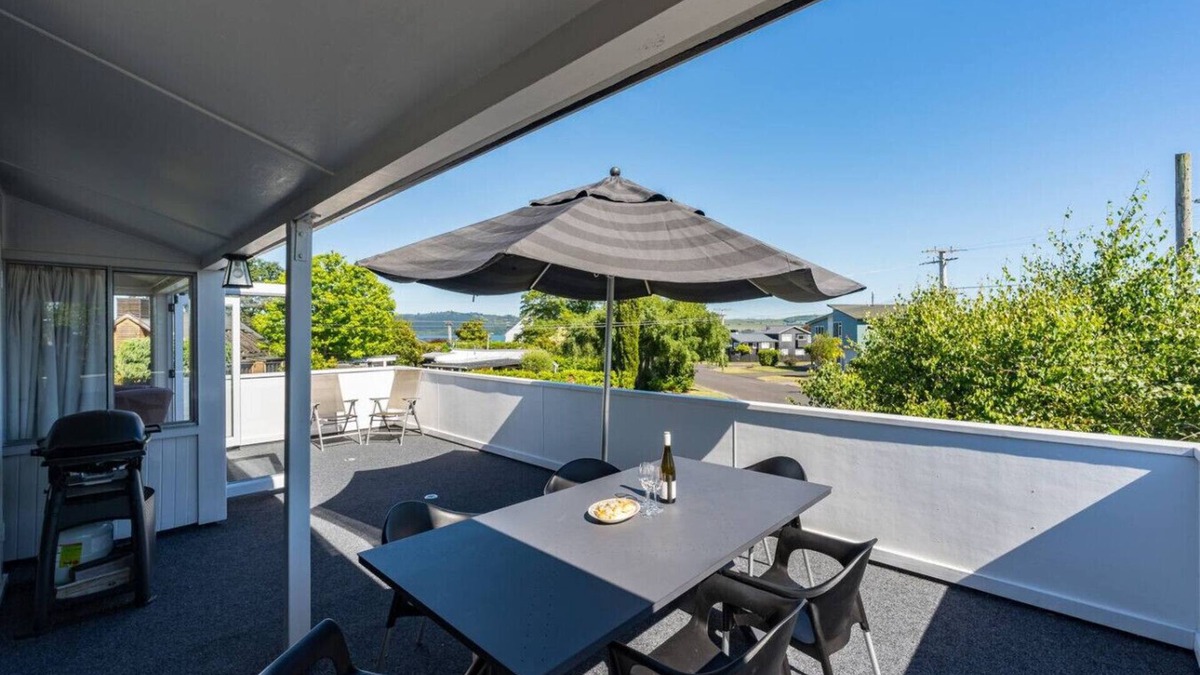 Rainbow Point House | Close to Lake with Wi-Fi