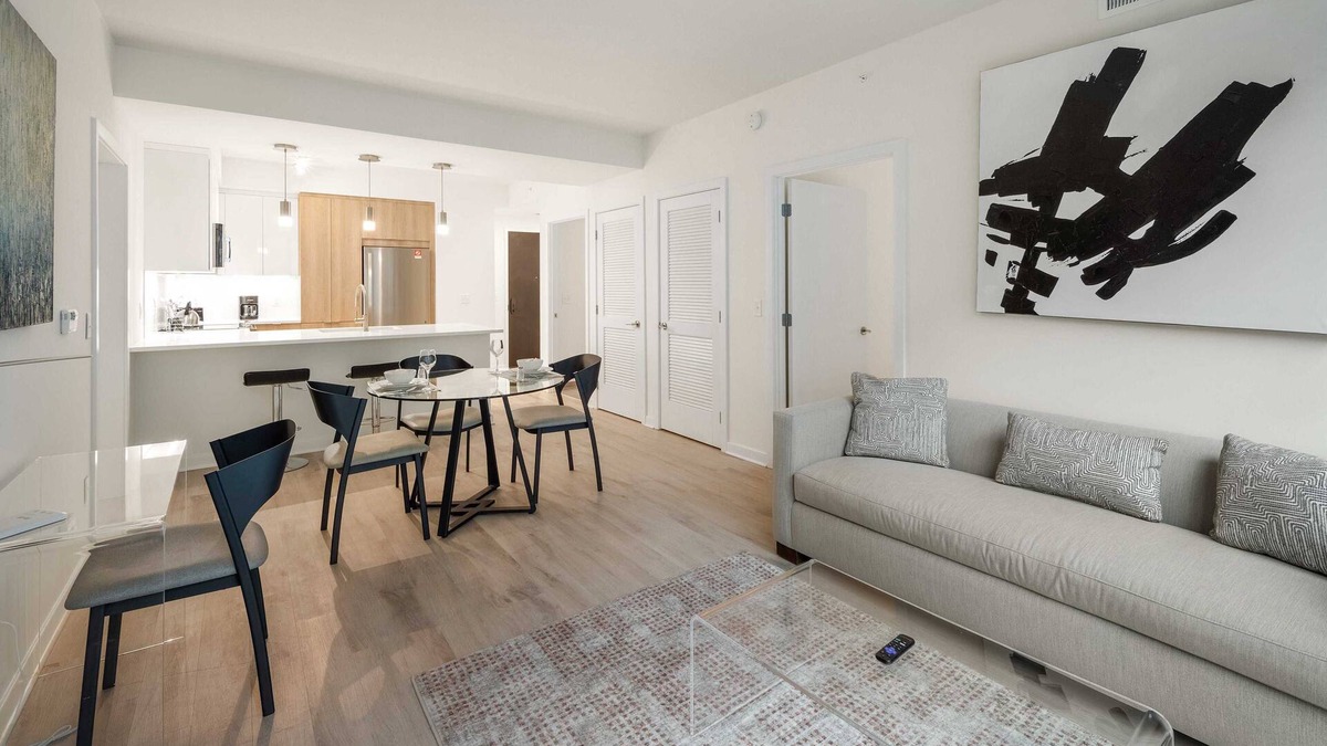 NoMa Hotel | Close to Metro Red Line | Business Traveler Friendly | NoMa