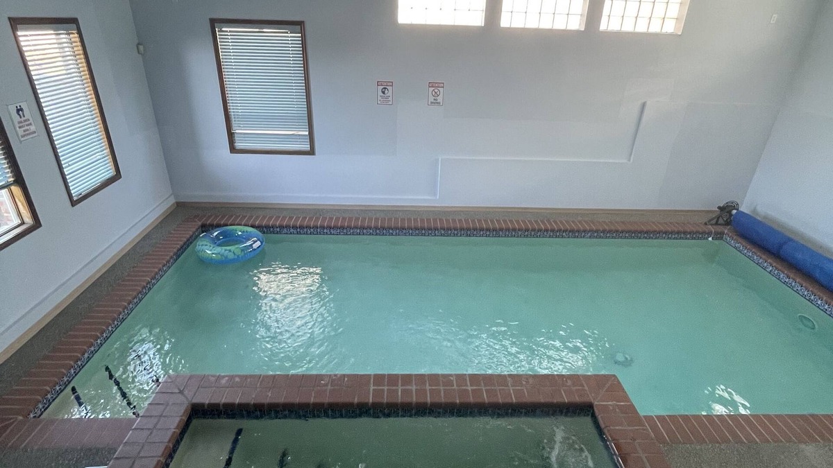 West End Apartment | Close to Mount Rainer, JBLM, Tacoma Dome, trails, etc. beautiful sunsets, pool