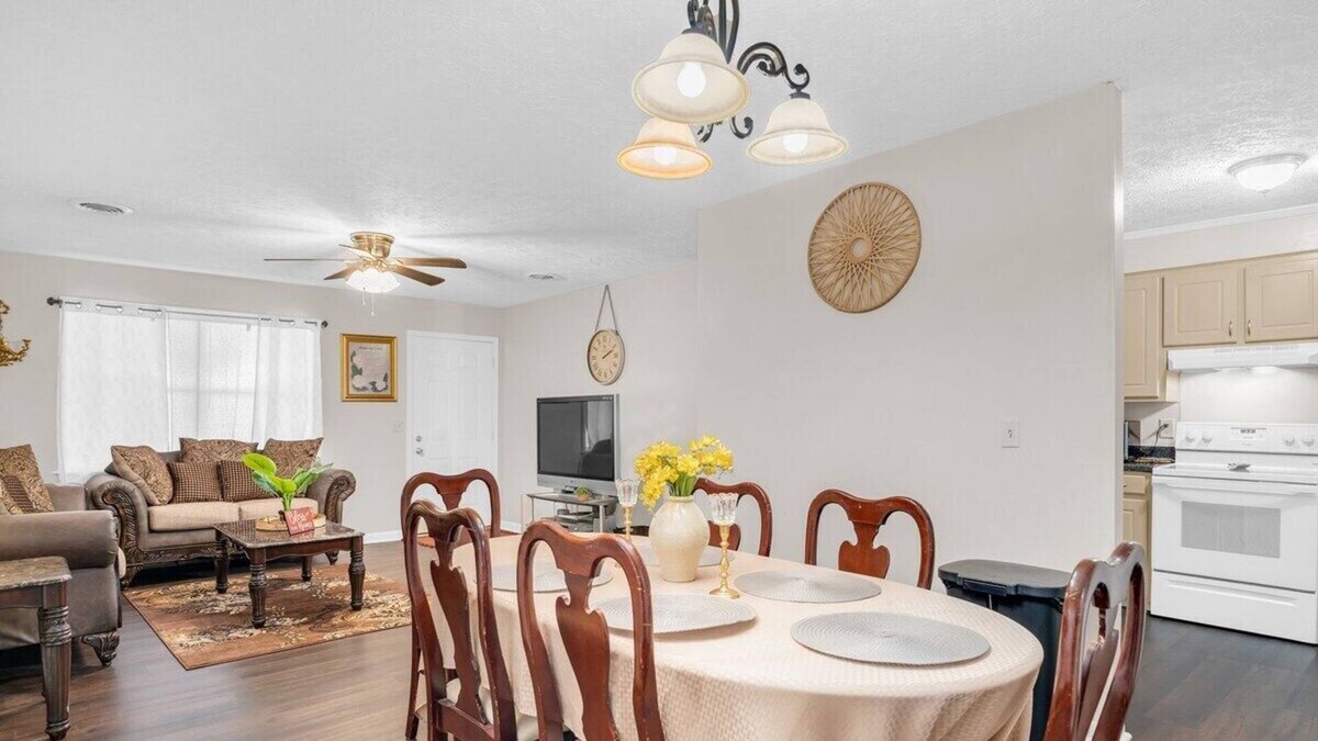 Starkville House | Close to MSU | Family Environment | Comfortable