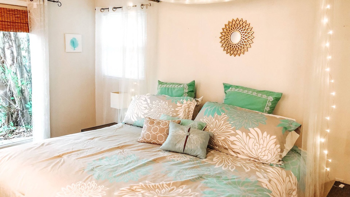 Fruitville House | Close to Nathan Benderson-Owl's Nest Eco-Cottage