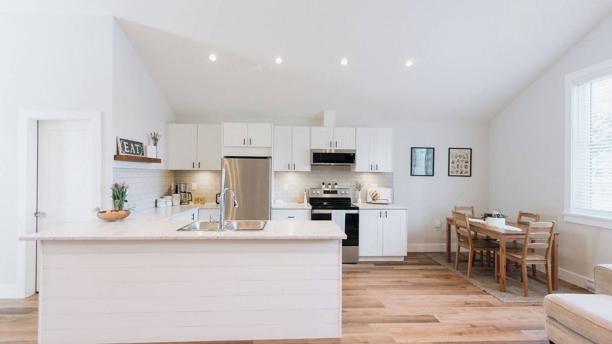 Sechelt House | Close to ocean and trails!