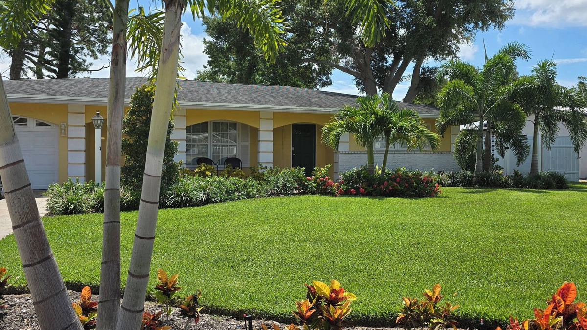Alta Vista House | Close to Pickleball, Legacy Bike Trail, 15 min to Siesta Key beach