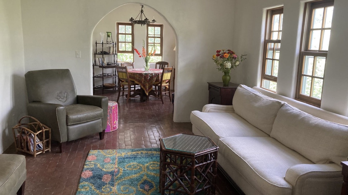 Santa Fe House | Close to Plaza!Charming Private 2 bedroom Casita, 2 fenced quiet courtyards