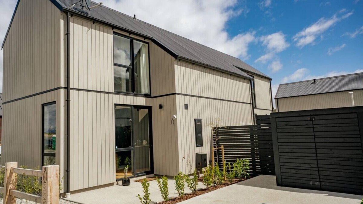 Kawarau Falls House | Close to Remarkable ski field and parking.