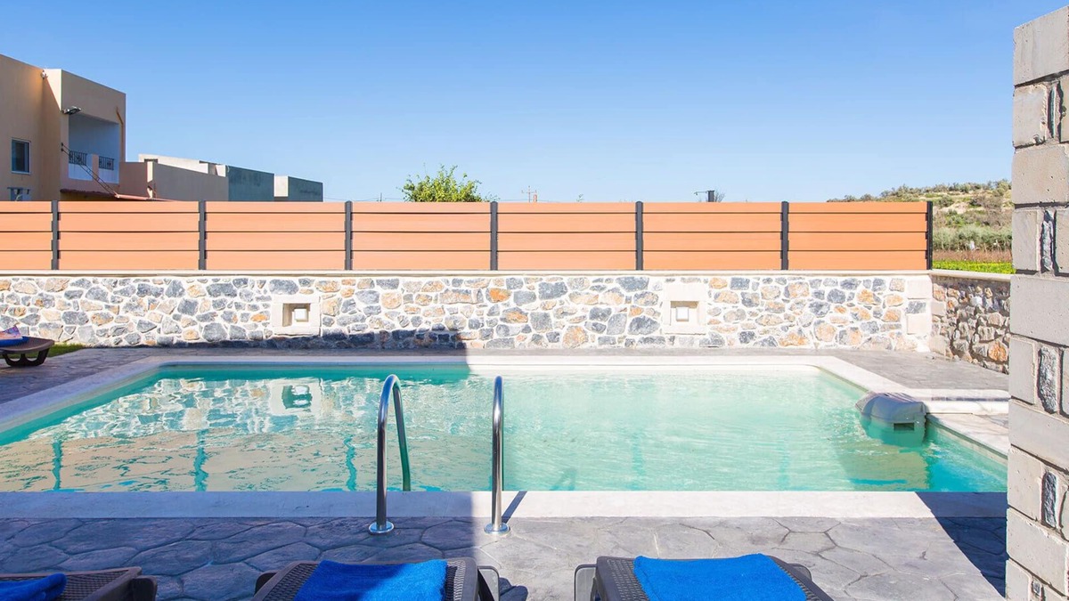 Houdetsi Villa | Close to Sandy Beach & Walking Distance to Amenities