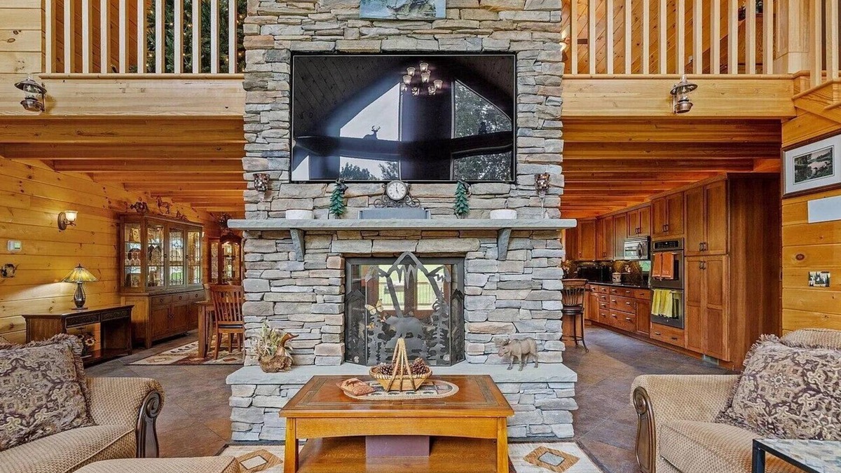 Day House | Close to Saratoga, Sacandaga Lake, Sleeps 14. WiFi, AC, Fireplace