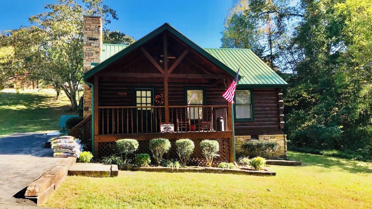 Sevierville Cabin | Close to Sevierville Convention Center, Wilderness Resort, downtown Sevierville!