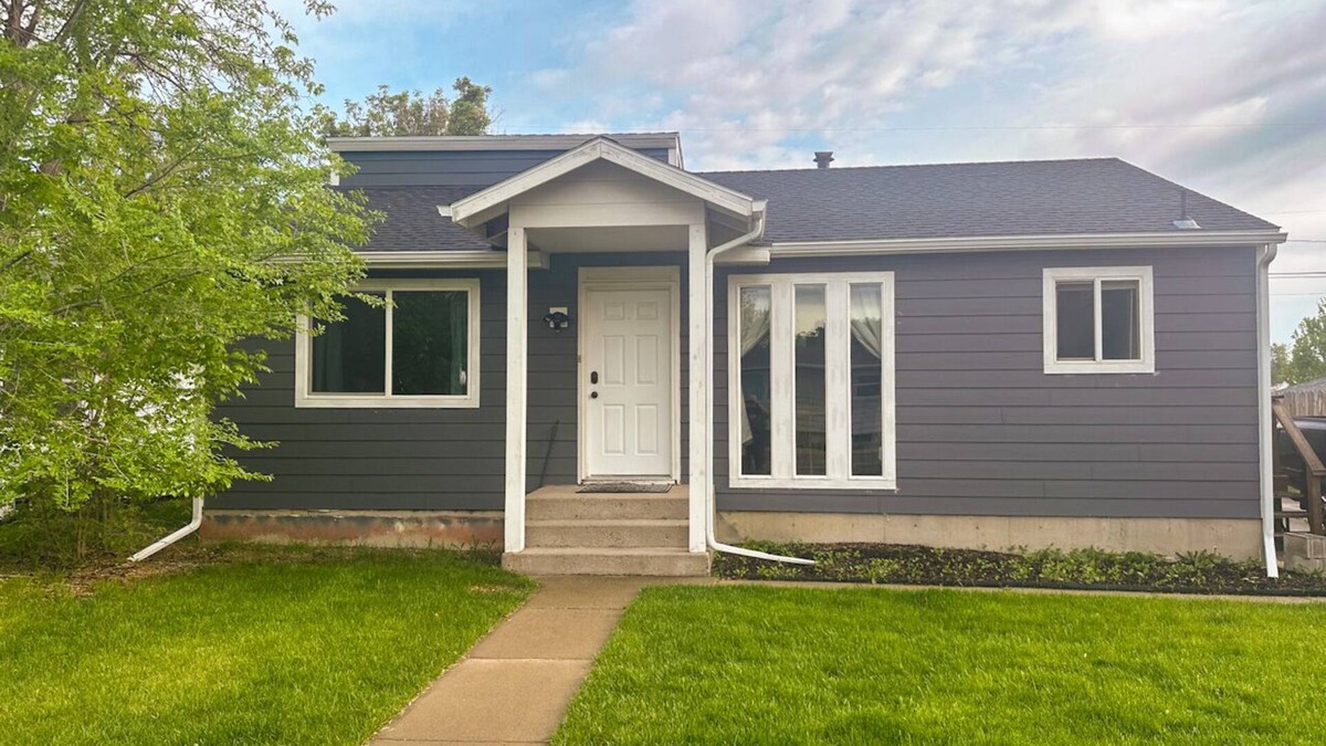 Billings House | Close to shopping and entertainment.