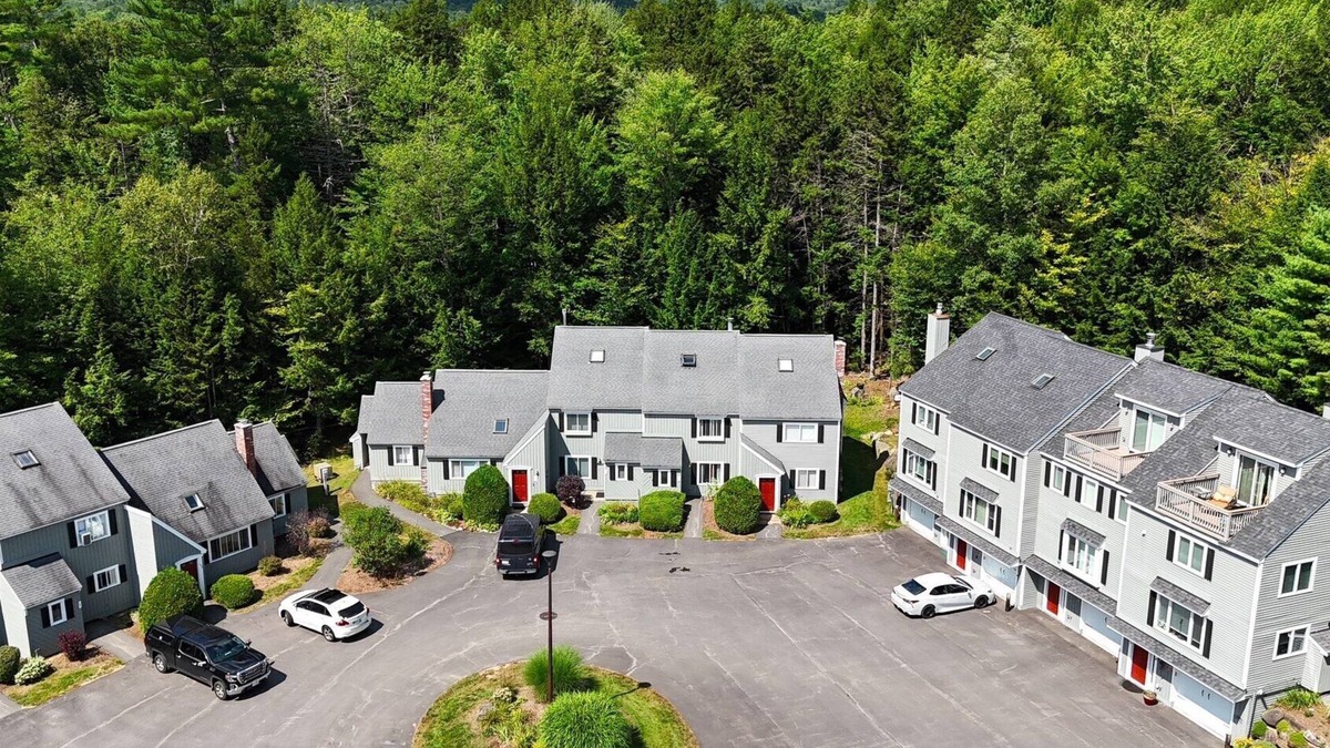 North Woodstock House | Close to shops/dining/town. TV, WiFi, AC, pet-friendly. A0125 by LRS