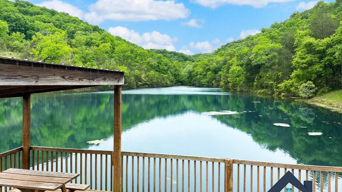 Notch Estates Condo | Close to Silver Dollar City, pool, fishing & fun