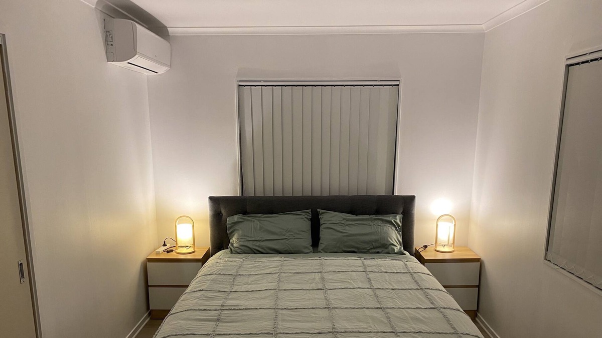 Papatoetoe Other | Close to the Auckland Airport. Modern big Bedroom With Attached Bathroom