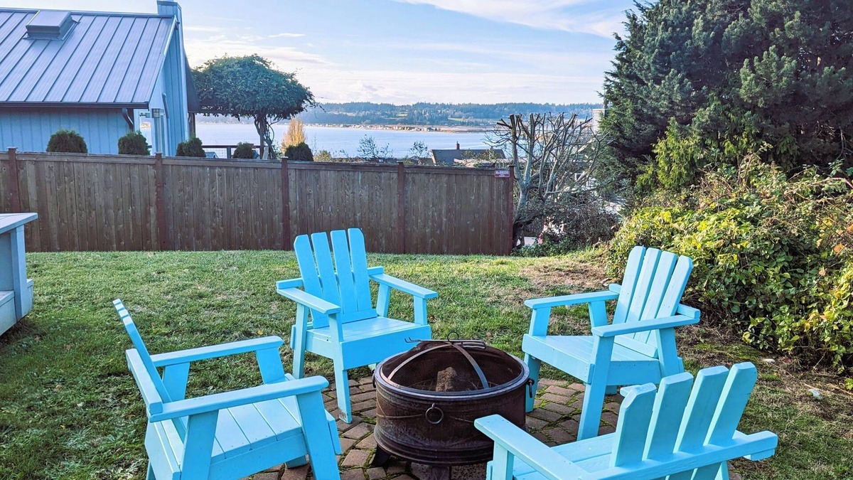 Clinton Cottage | Close to the beach and shops; fast wifi - as about flexible check in and outs!
