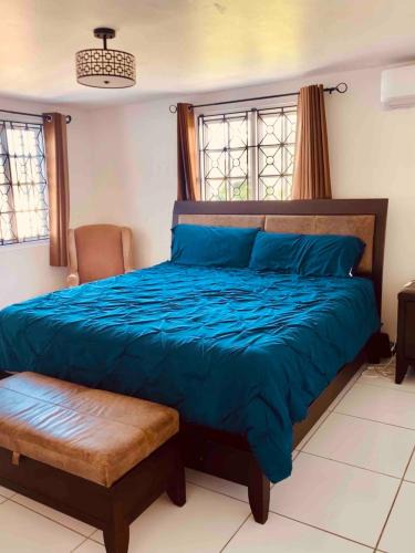 West Gate Hills House | Close to the beach Gated House