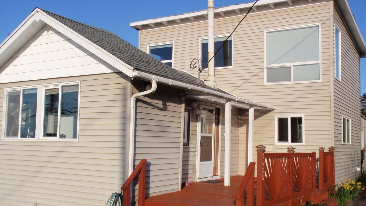 Cape Meares Cottage | Close to the Beach! Ocean View from every room! Pet Friendly 3- bedroom house
