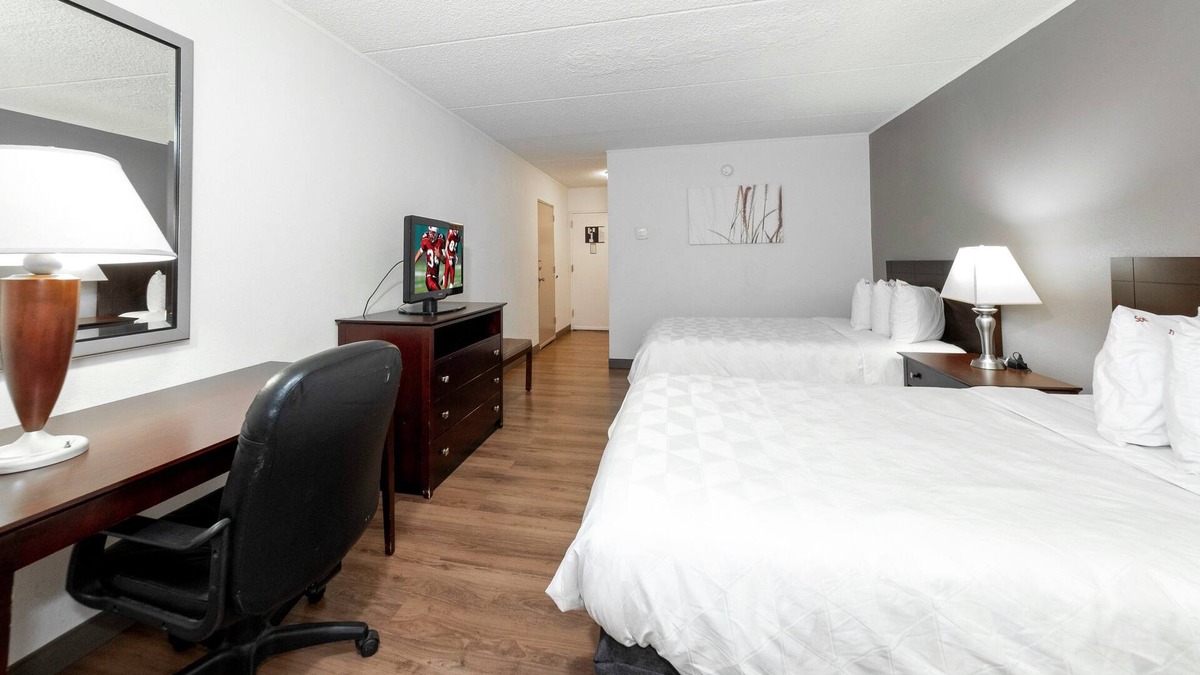 Carteret Hotel | Close To The Heart of Staten Island! Free Parking and Pet-friendly Property!
