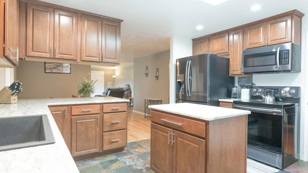 Southeast Bend House | Close to the Old Mill with a Hot Tub Unit A and B whole Duplex EV charger