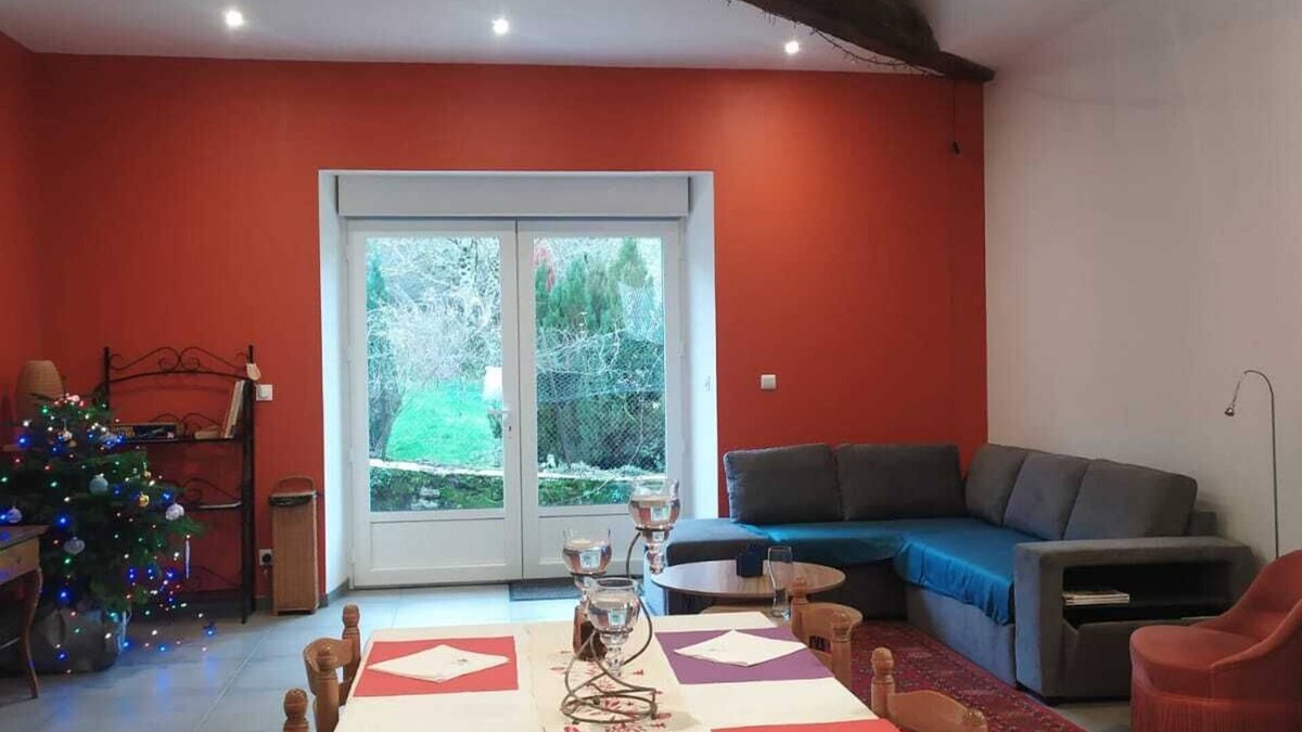 Montaigu Cottage | Close to thermal baths quiet house ideal for curists or hikers