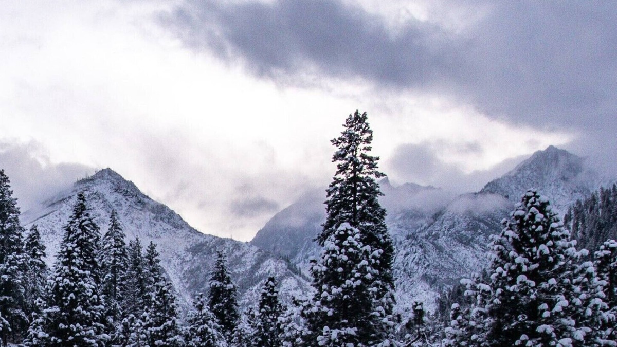 Leavenworth House | Close to town! Enchantment Mtn Views! Private hot tub!