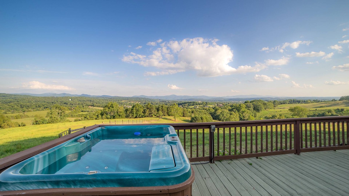 Lexington House | Close to VA Horse Ctr. and downtown Lexington, W&L, VMI. Sleeps 11. Mtn views.