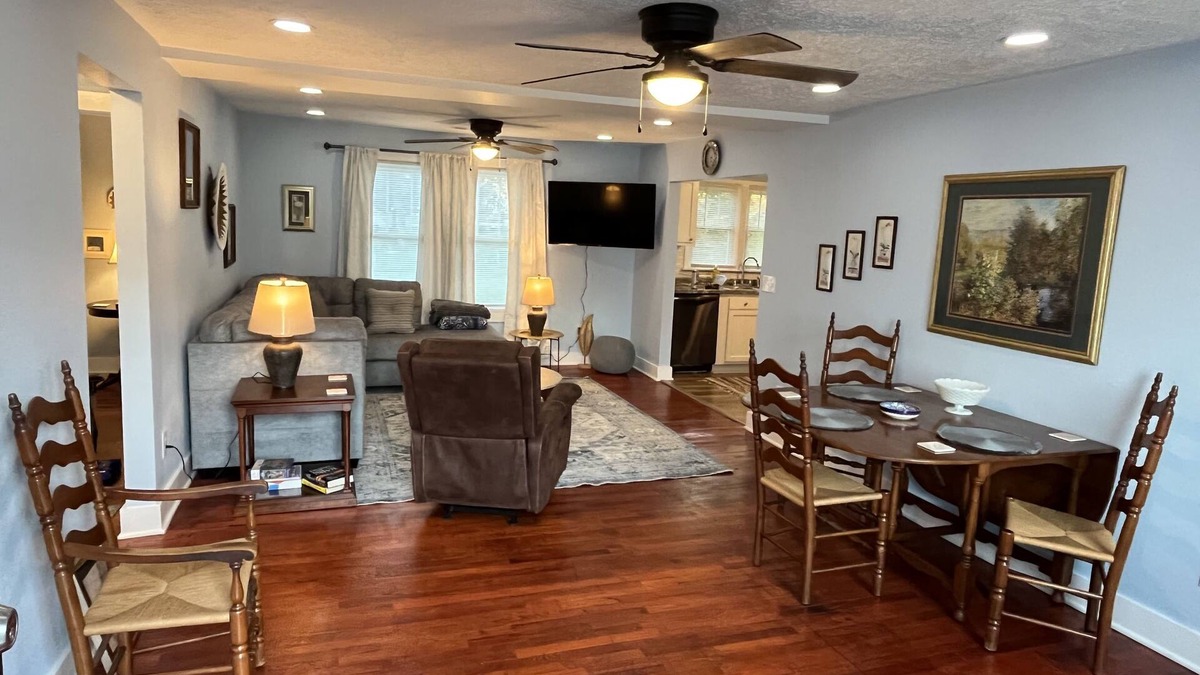 Radford House | Close to VT/Radford! Perfect spot for game weekends!