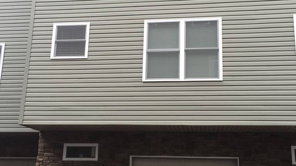 Westover House | Close to WVU football and Black Bears baseball stadiums