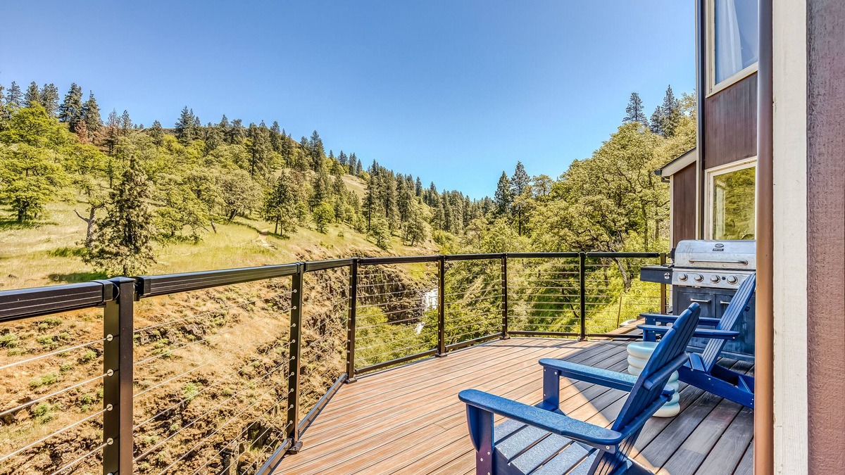 Mosier House | Closest home to Mosier Falls with mountain & river views, hot tub, & game room
