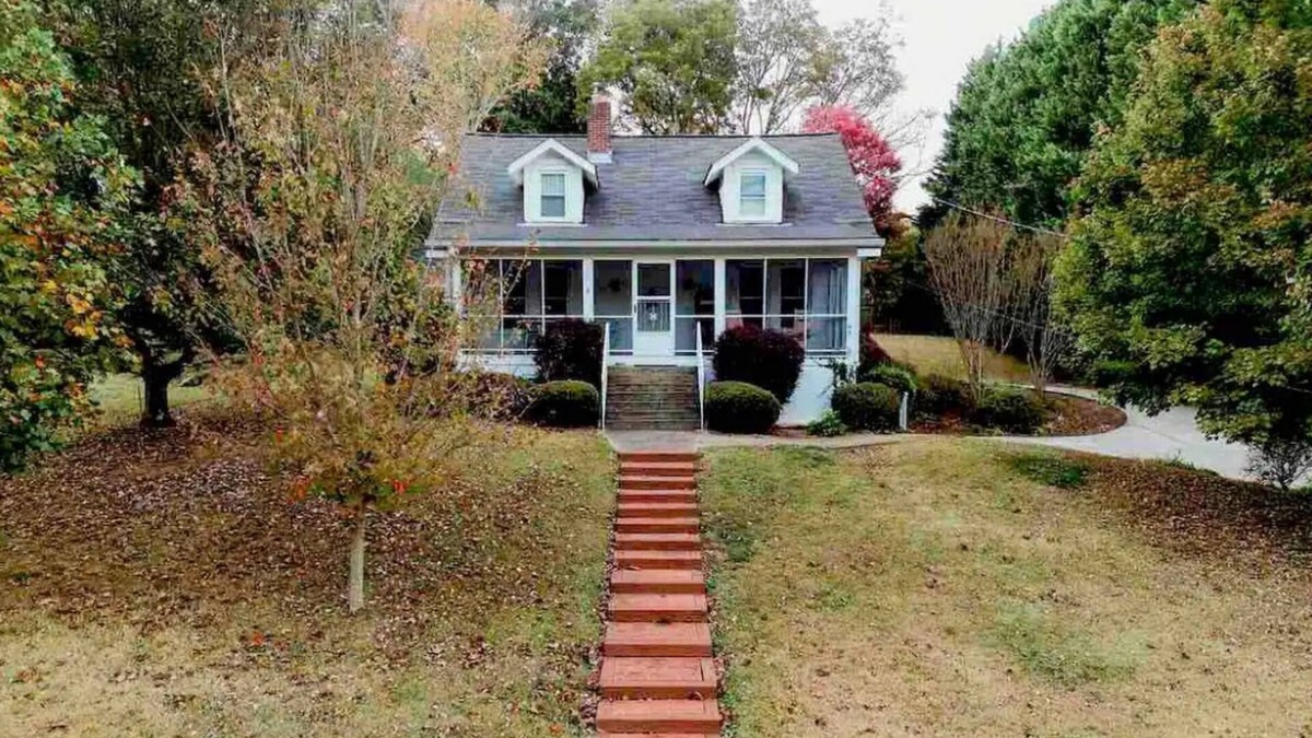 Gainesville House | Closest to DOWNTOWN! Pet Friendly