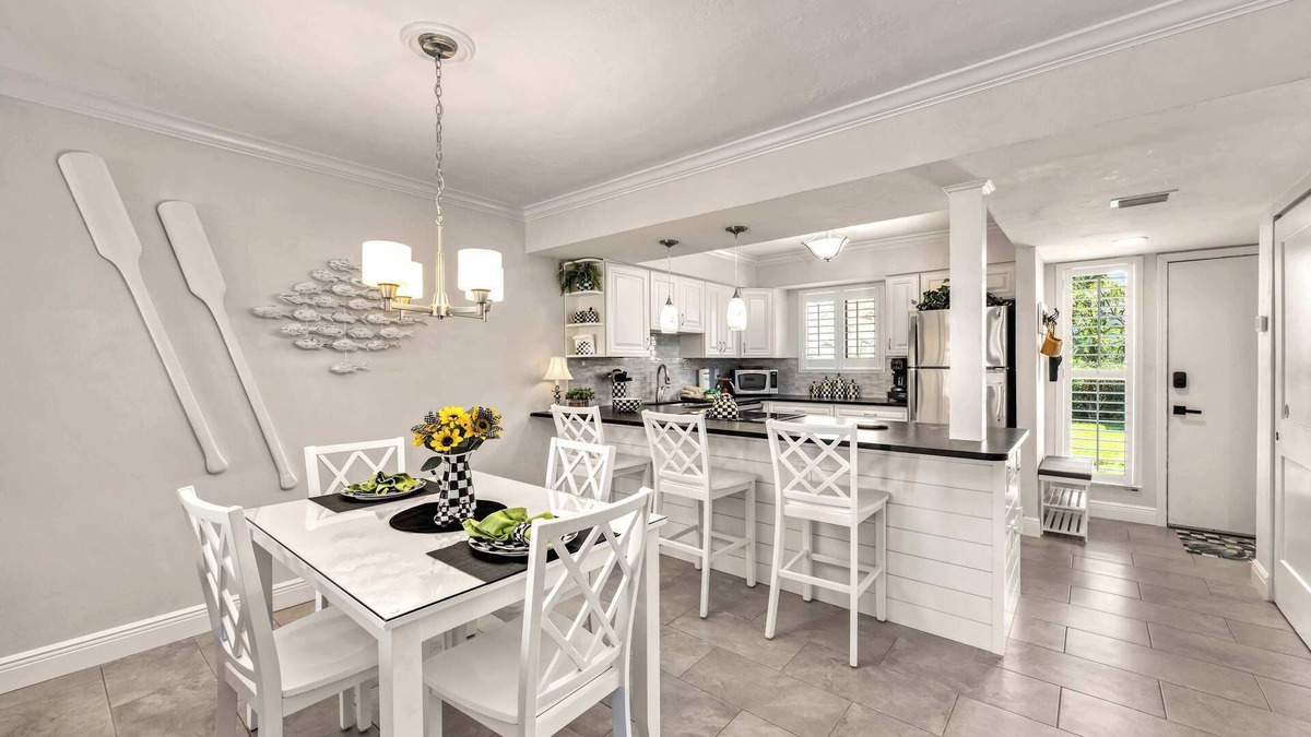 Bradenton Beach Condo | Closest to Pool Pickleball/Tennis Beach Access