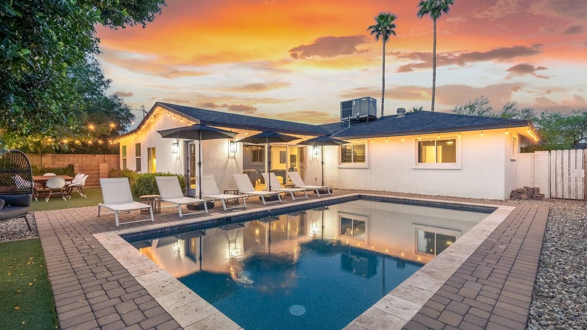 Entertainment District House | Closest Walk to Entertainment District