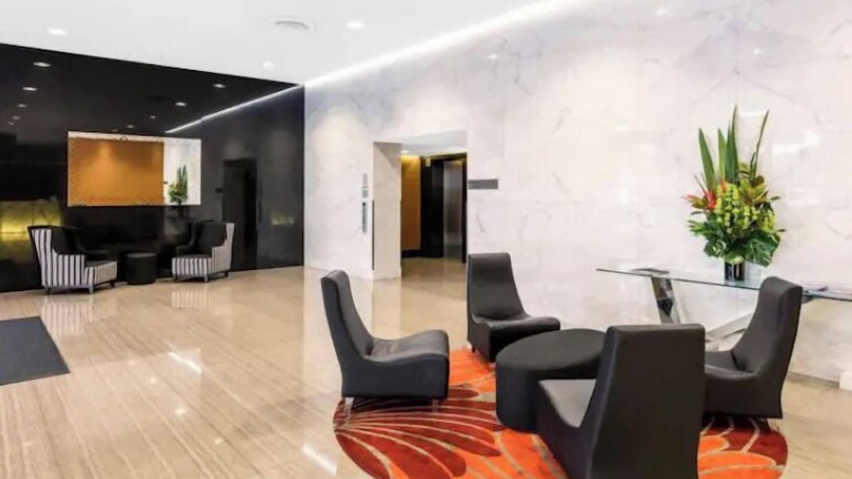 Wooloowin Apartment | Cloud 17 Retreat - Meriton Soleil Private Apt 1B