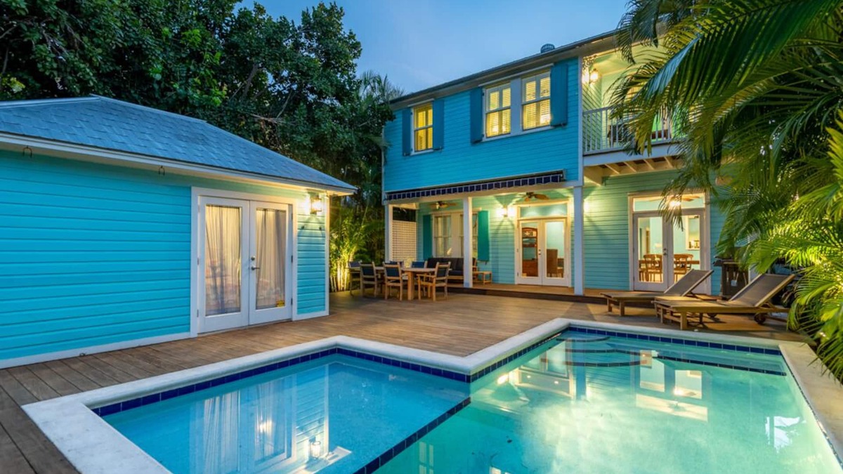 Old Town House | CLOUD 9 ~ 4 Bedroom, 3.5 Bathroom with Off Street Parking and Pool!