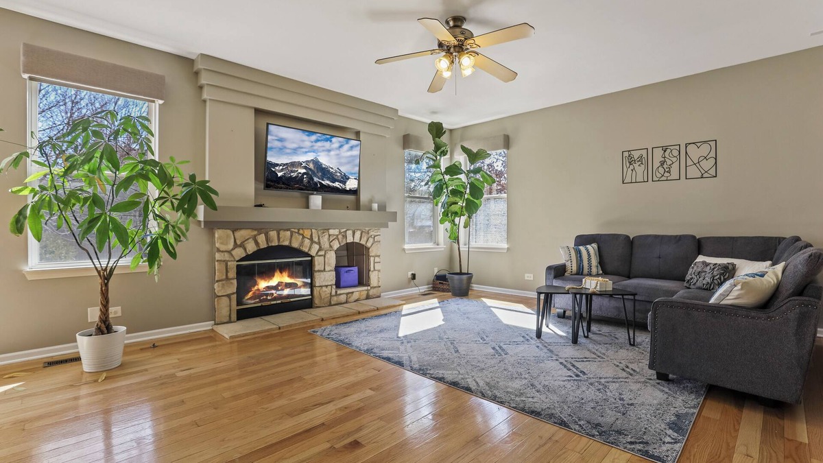 St. Charles House | Cloud 9 : 4Br, Pool, Fully Fenced!