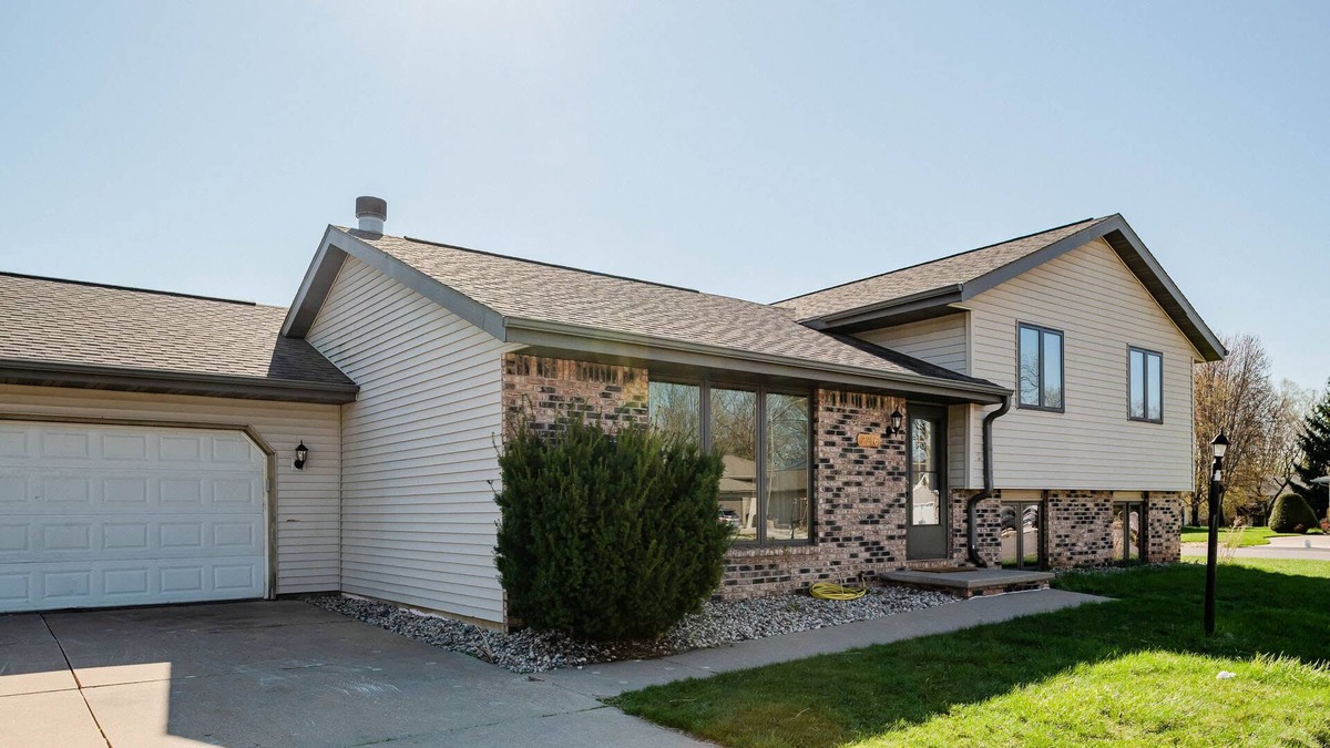 Appleton House | Cloud 9 Corporate Housing - 4 bed, 2 bath