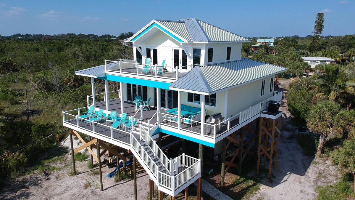Placida House | Cloud 9 on the beach! Heavenly views from beach to bay. Come be on Cloud 9.