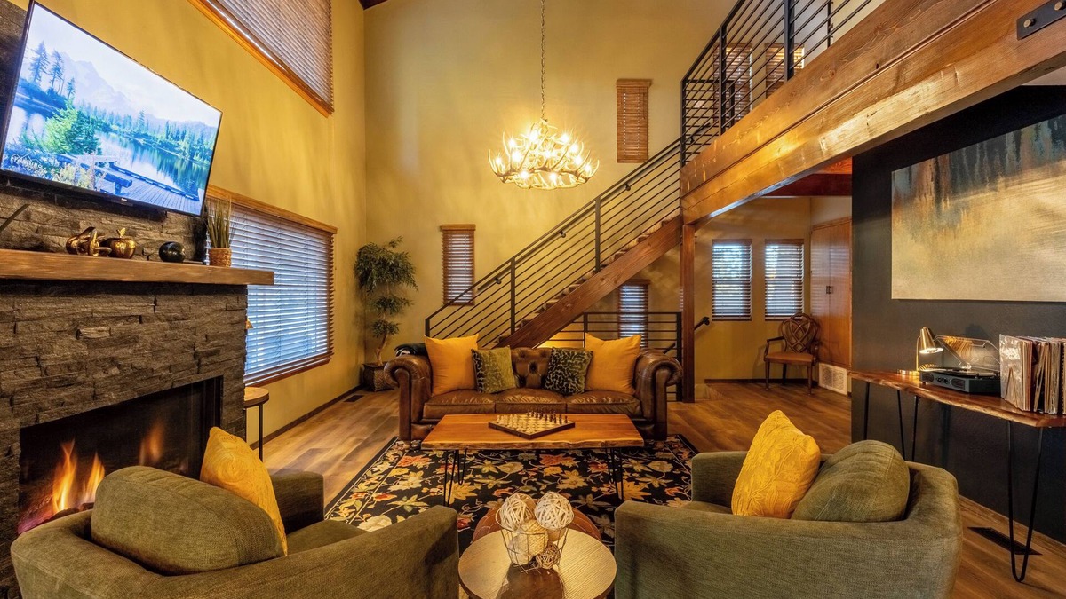 Green Valley Lake Cabin | Cloud Atlas, Sledding, Disc Golf, Dog Friendly, Games!