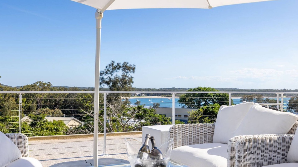 Corlette House | Cloud Nine, 18 Wynne Cres - heated pool, waterviews, beach